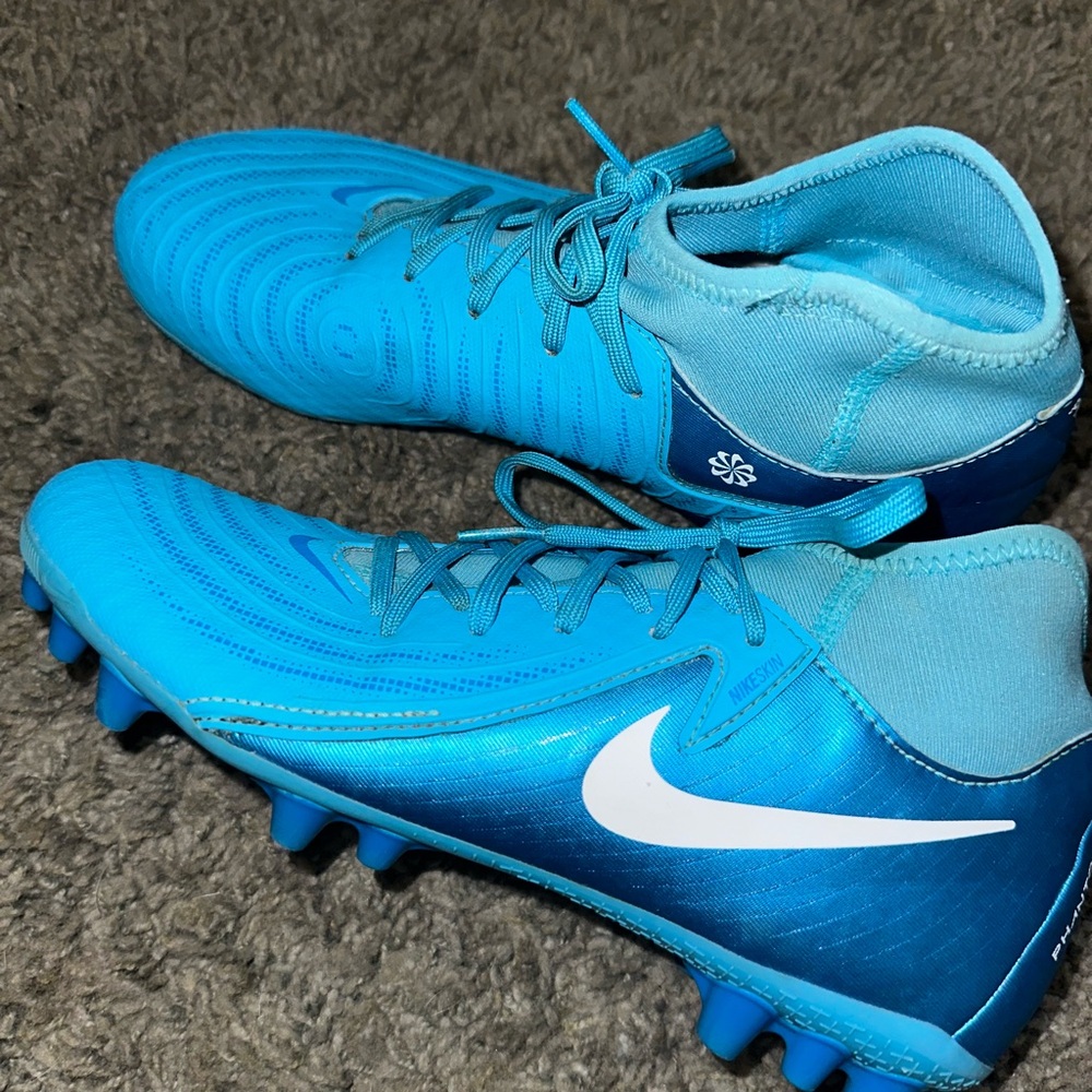 Nike phantom Luna II academy, soccer cleats